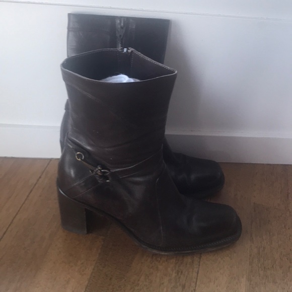 Shoes - Picture 2 of 5